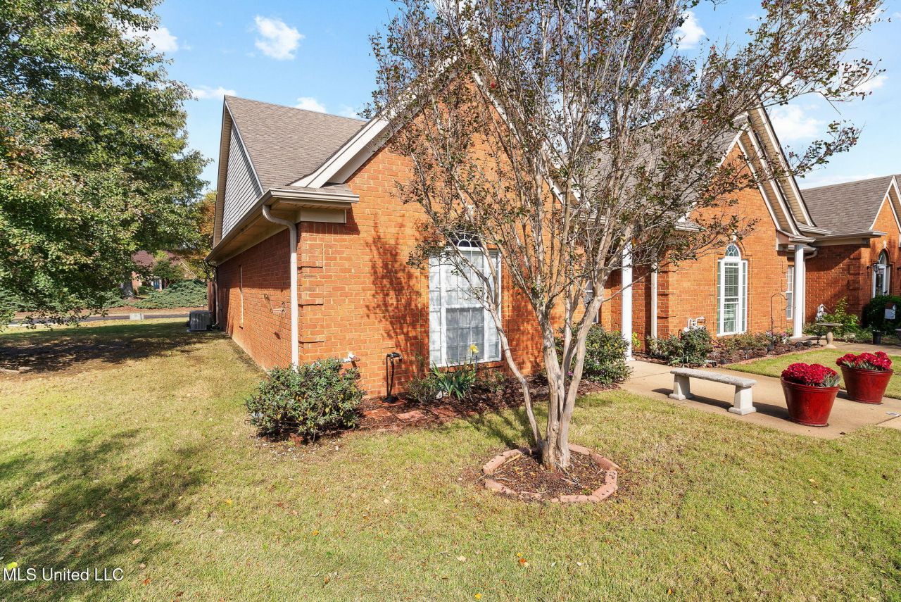833 N Martin Circle, Hernando, MS 38632 Main Photo
