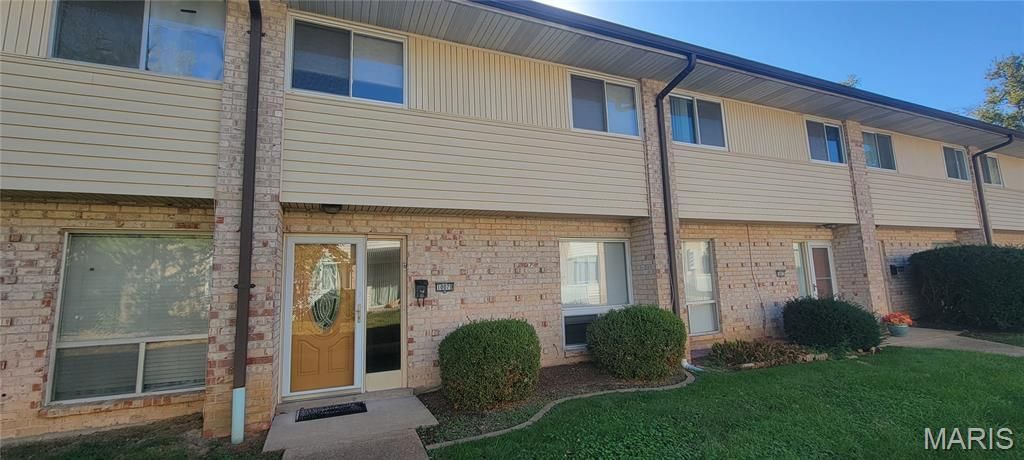 10070 Sakura Drive, Saint Louis, MO 63128 Main Photo