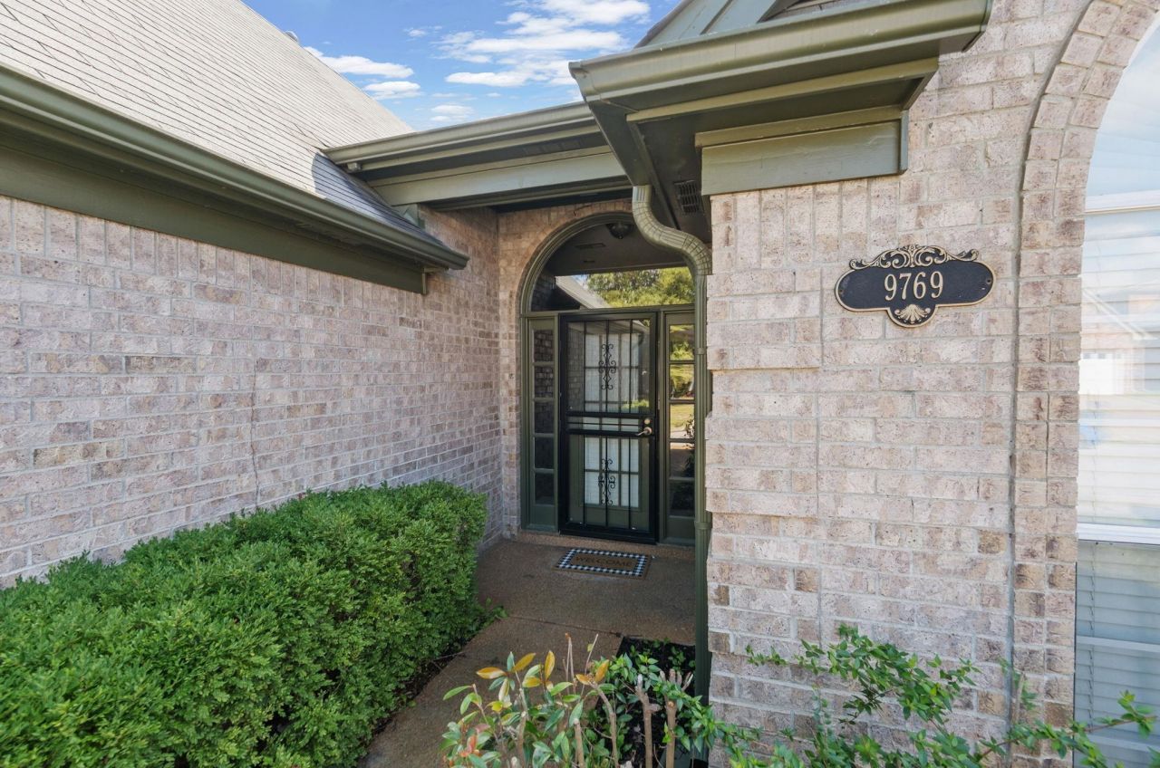 9769 Misty Pine Dr, Memphis, TN 38002 Main Photo