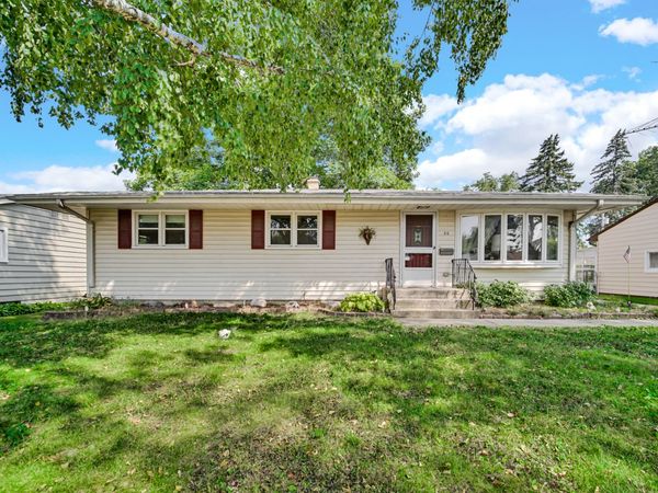 26 Wagner Drive, Cary, IL 60013