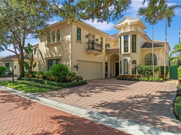 8169 Via Vecchia, NAPLES, FL 34108