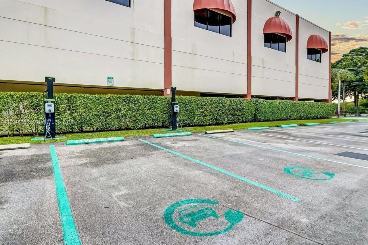 361 S Hollybrook Dr, Unit 102, Pembroke Pines, FL 33025 Photo