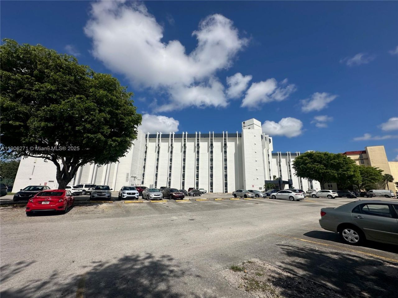 9682 Fontainebleau Blvd, Unit 114, Miami, FL 33172 Photo