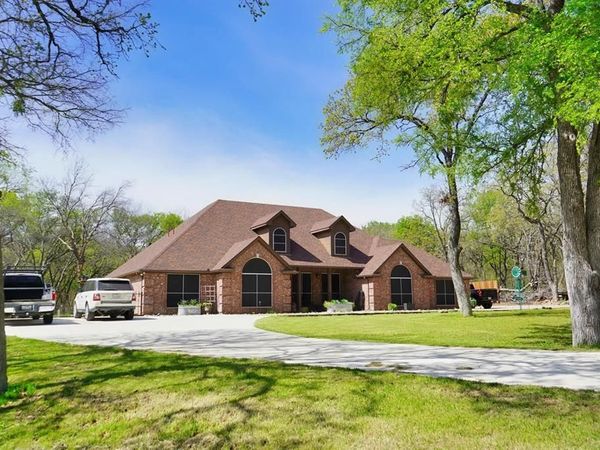 286 W Ridge Street, Decatur, TX 76234