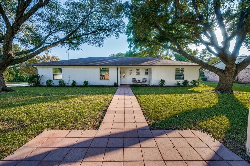 810 Darnell Avenue, Benbrook, TX 76126 Main Photo