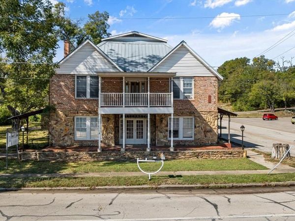 301 NE Barnard Street , Glen Rose, TX 76043