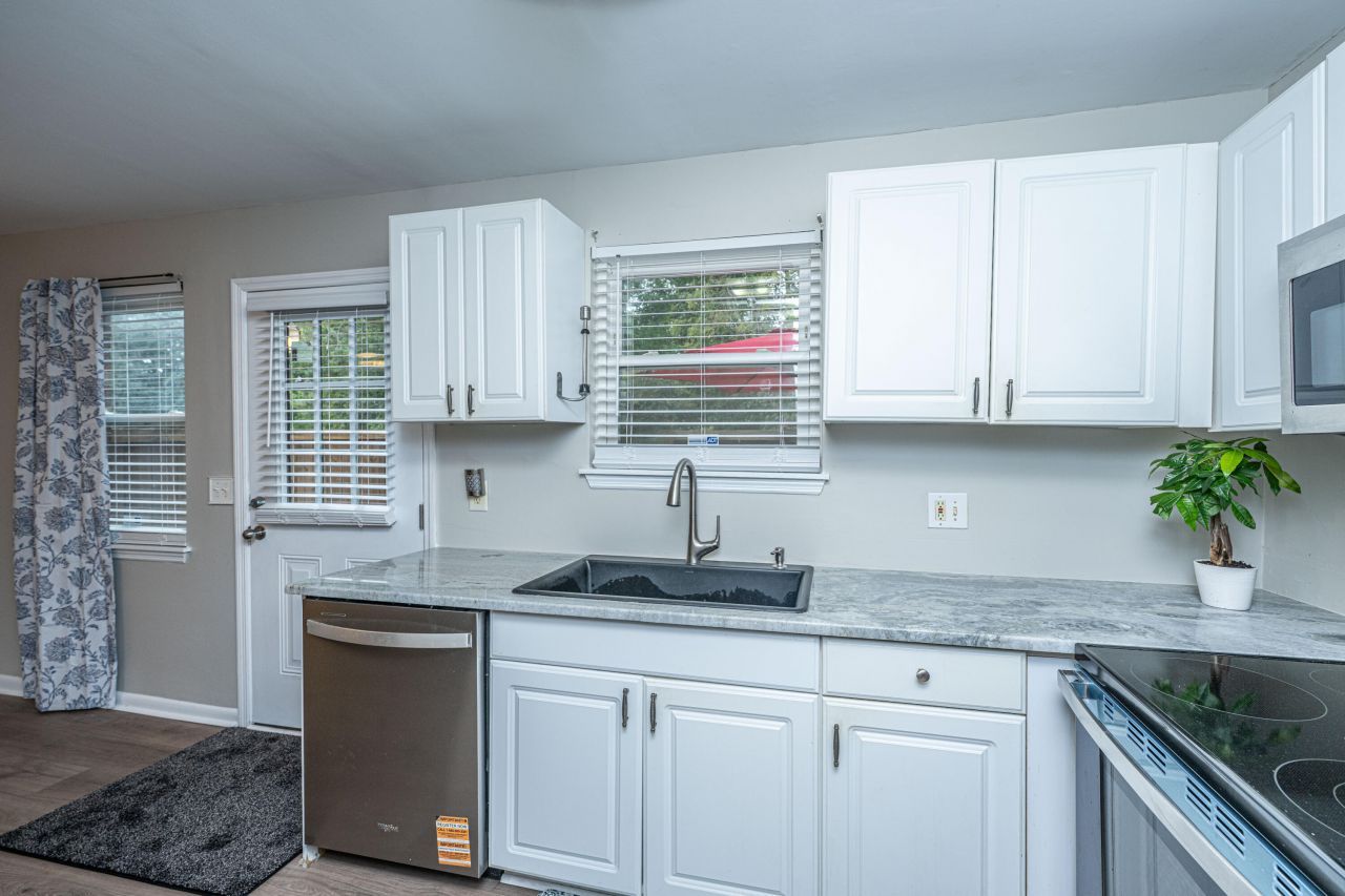 415 Parkdale Drive Photo 11