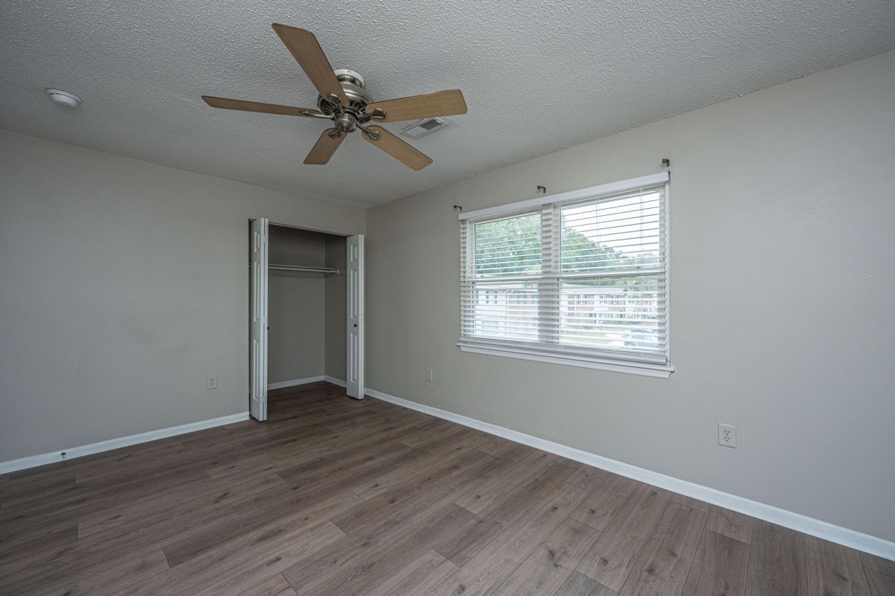 415 Parkdale Drive Photo 14