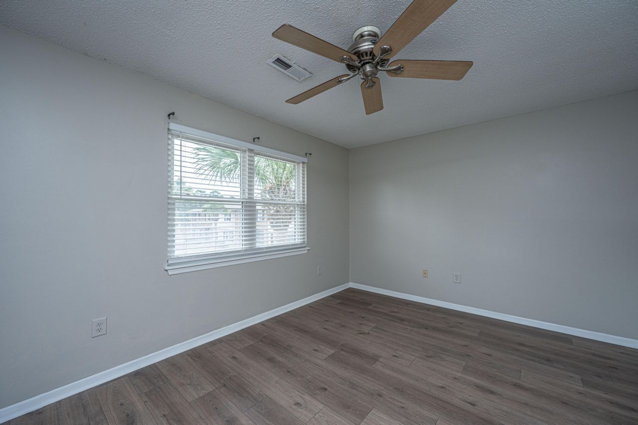 415 Parkdale Drive Photo 15