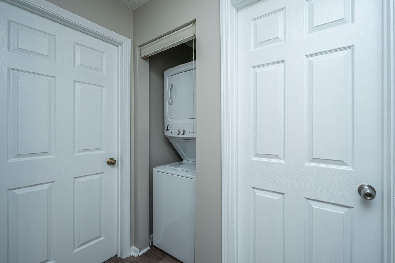 415 Parkdale Drive Photo 16