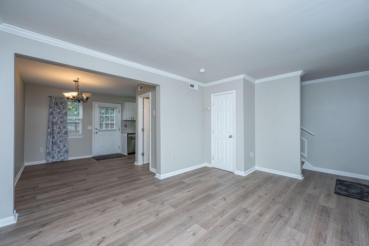 415 Parkdale Drive Photo 3