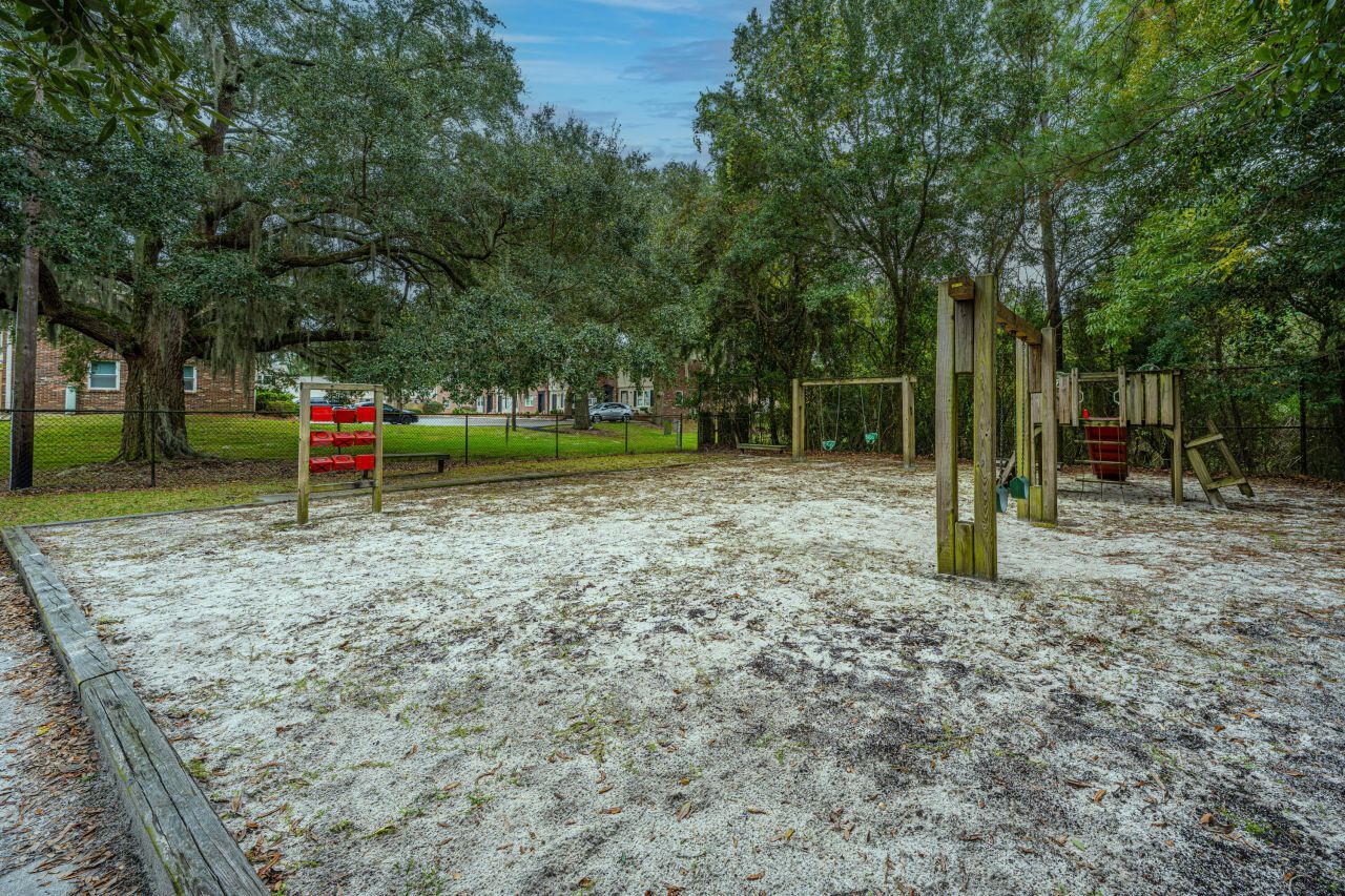 415 Parkdale Drive Photo 36