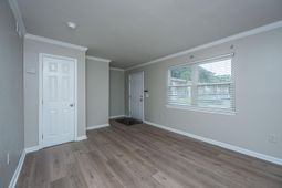 415 Parkdale Drive photo 4