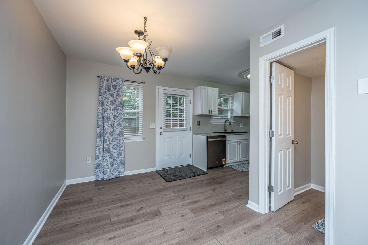 415 Parkdale Drive Photo 5