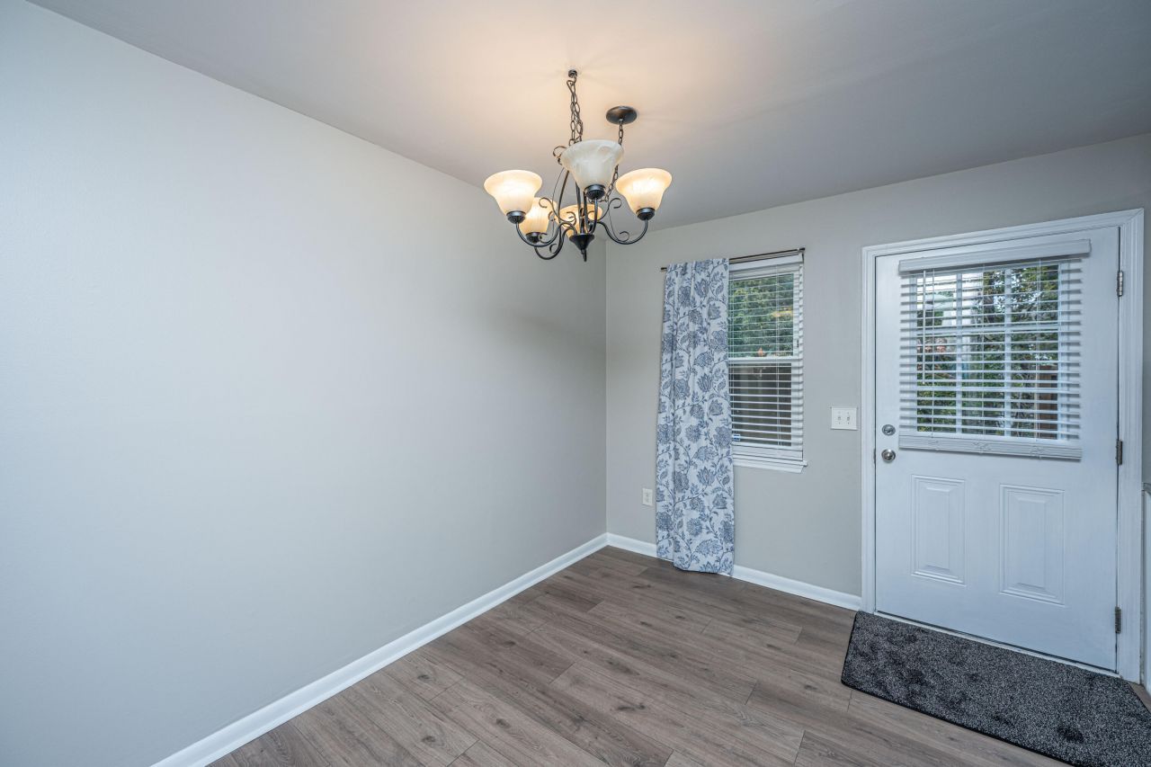 415 Parkdale Drive Photo 6