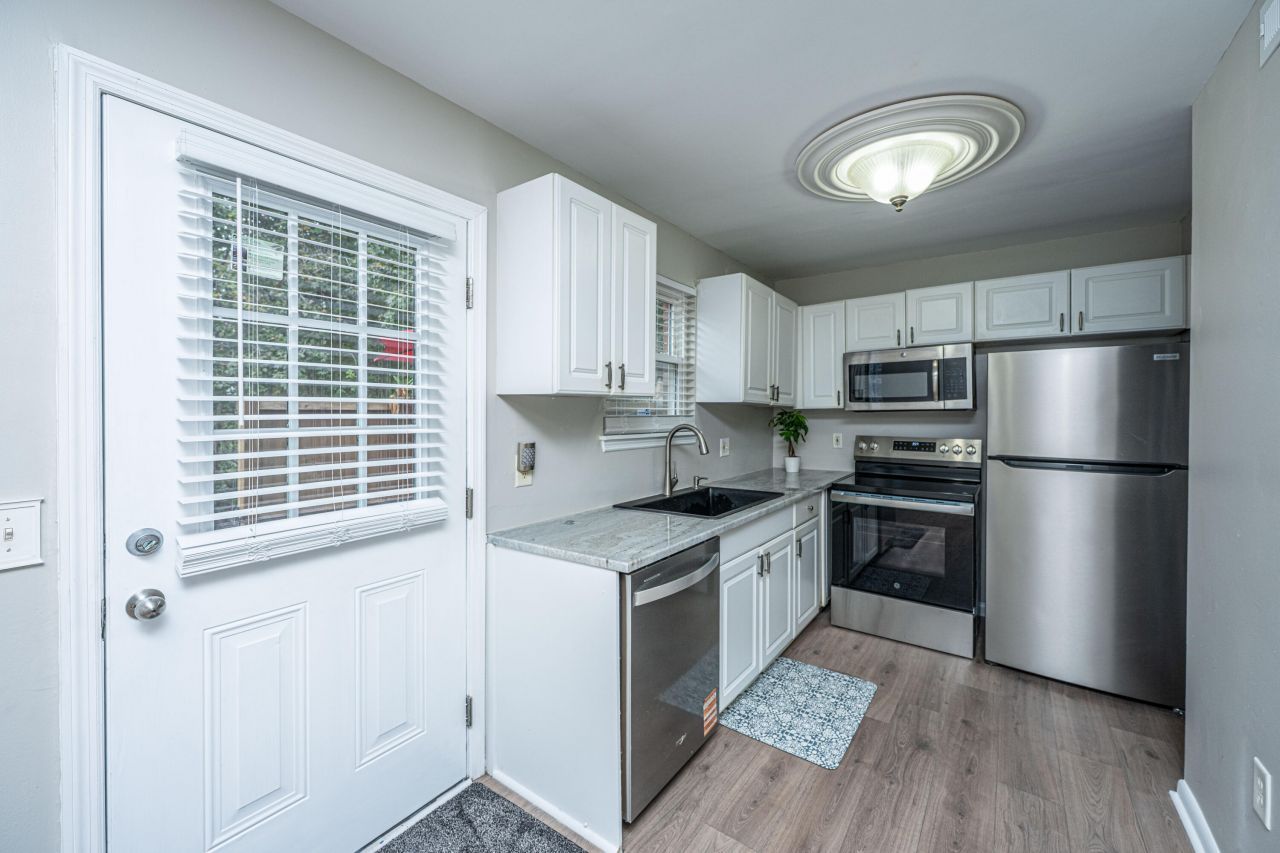 415 Parkdale Drive Photo 9