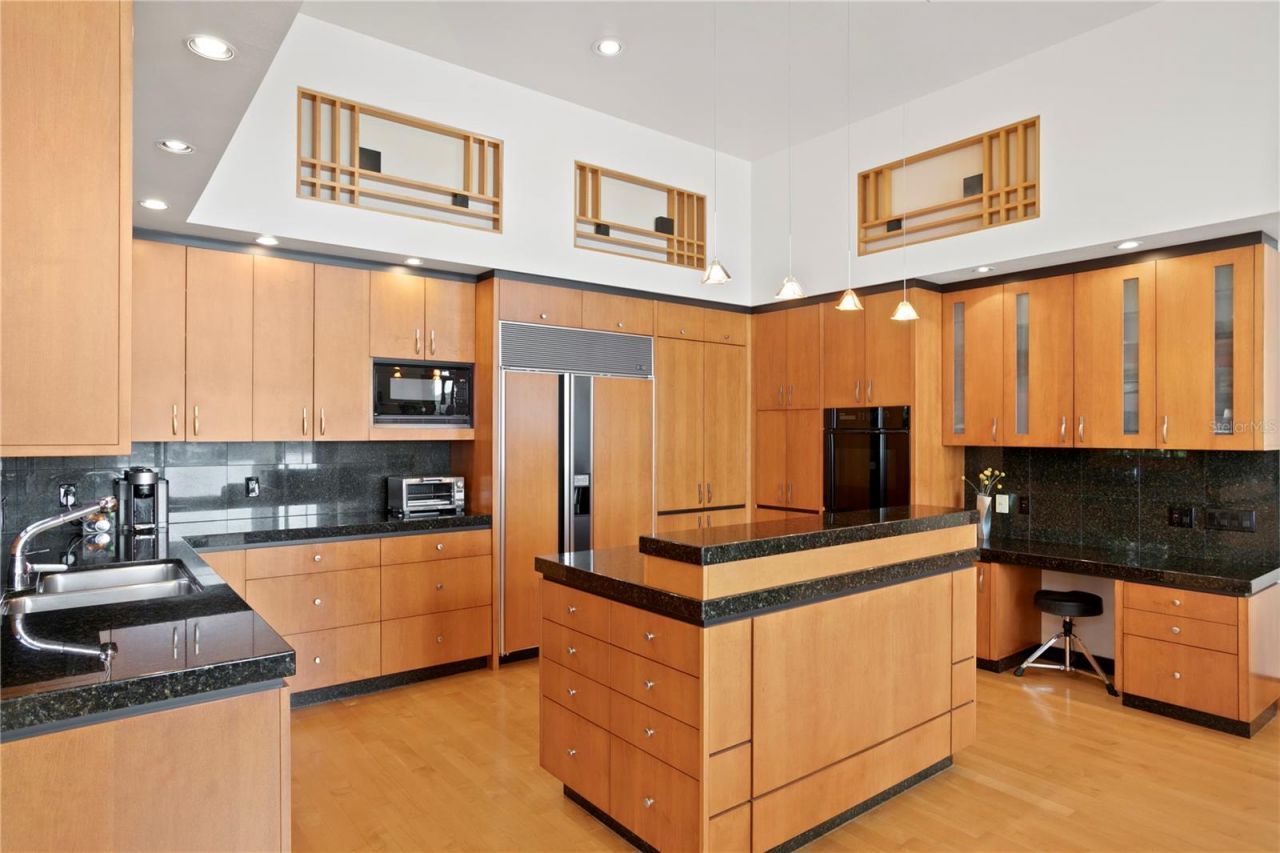 950 Monterey Point Ne, Saint Petersburg, FL 33704 Photo