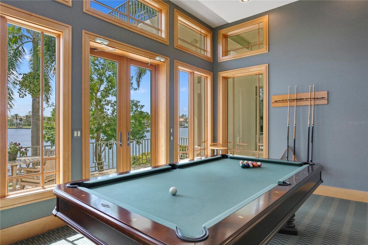 950 Monterey Point Ne, Saint Petersburg, FL 33704 Photo