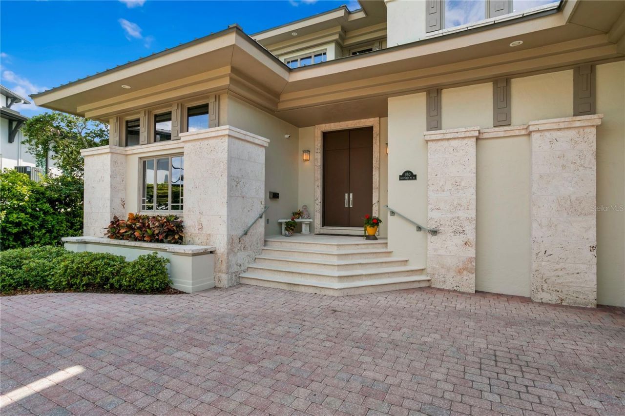 950 Monterey Point Ne, Saint Petersburg, FL 33704 Photo