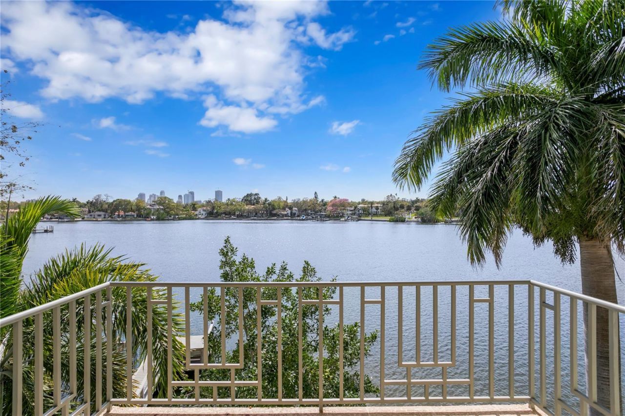 950 Monterey Point Ne, Saint Petersburg, FL 33704 Photo