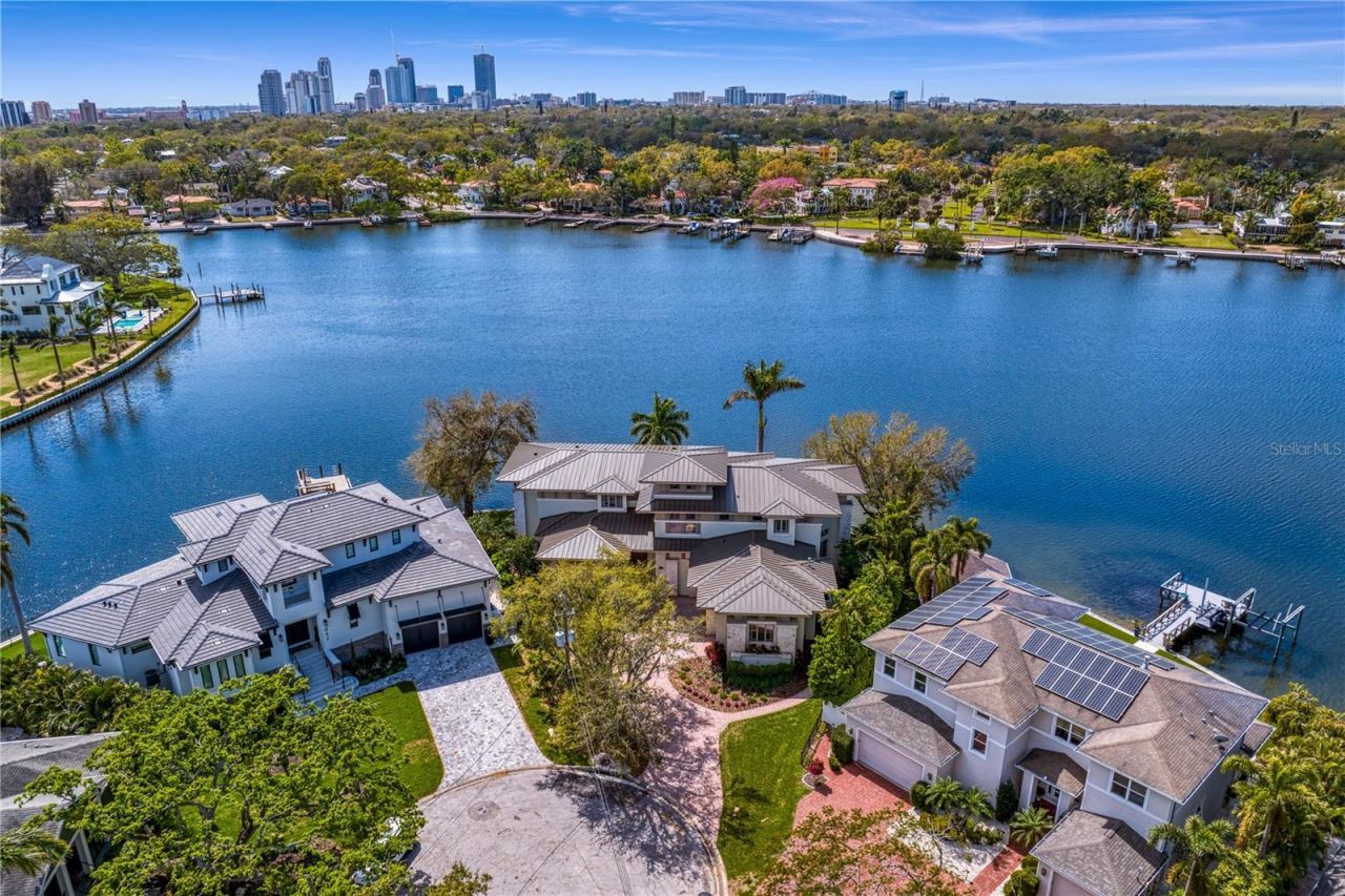 950 Monterey Point Ne, Saint Petersburg, FL 33704 Photo