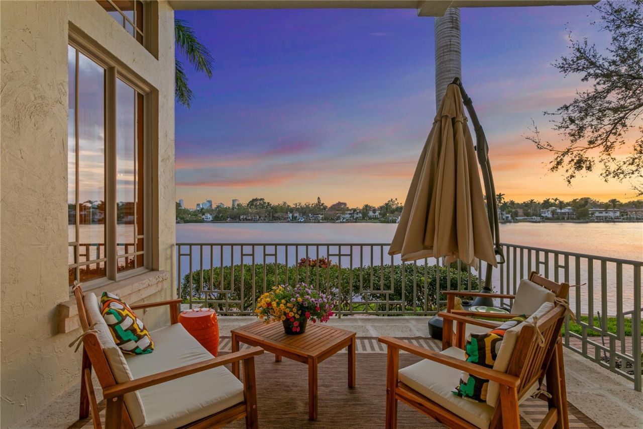 950 Monterey Point Ne, Saint Petersburg, FL 33704 Photo