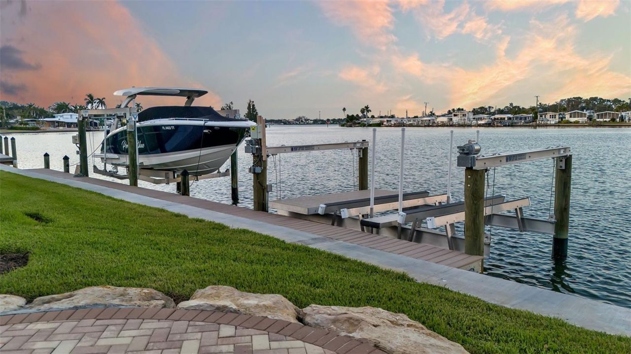 318 Nassau Street N, Venice, FL 34285 Photo