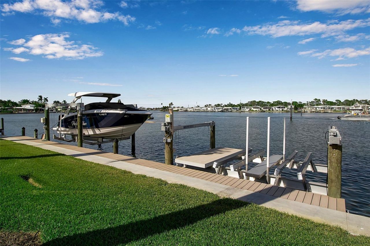 318 Nassau Street N, Venice, FL 34285 Photo