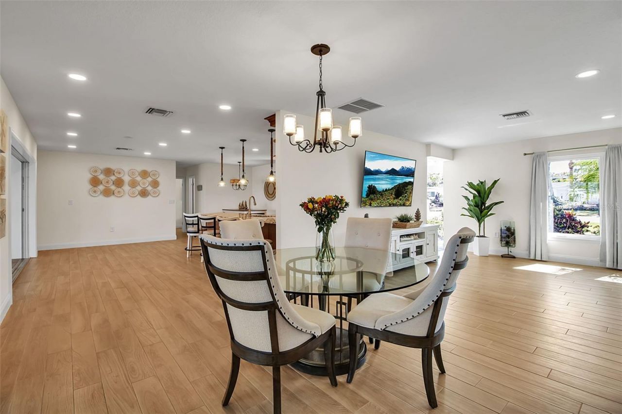 318 Nassau Street N, Venice, FL 34285 Photo