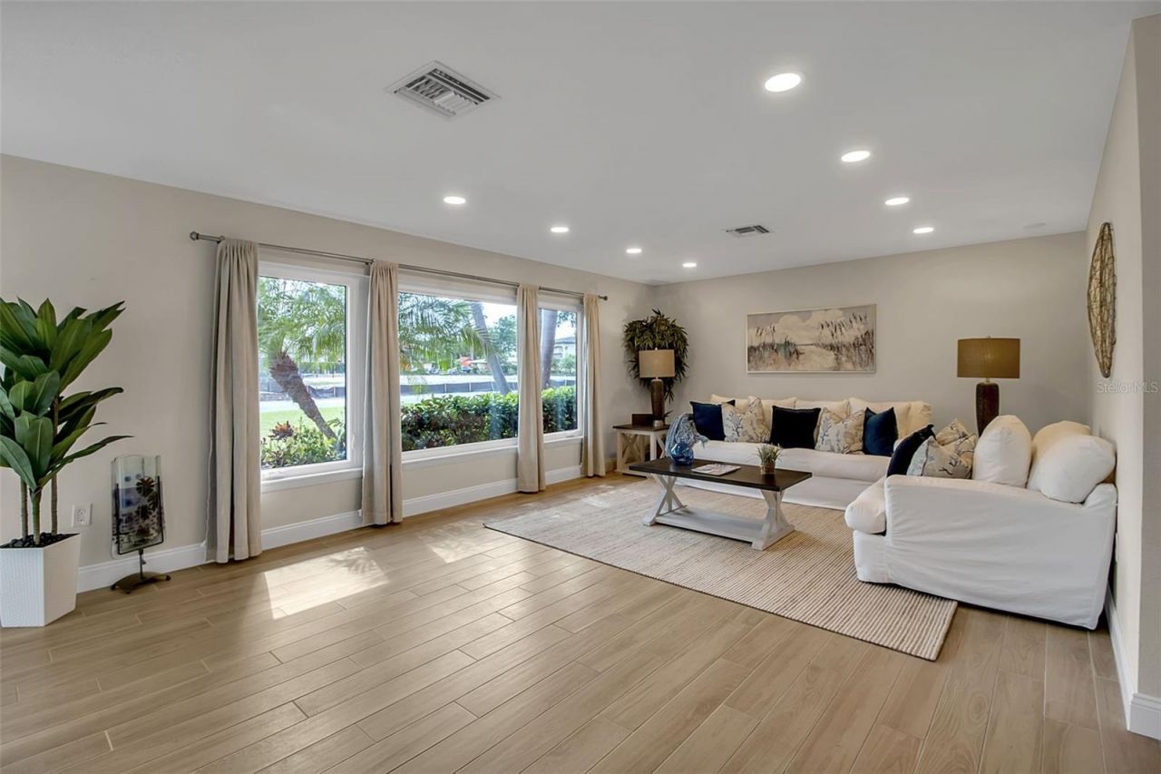 318 Nassau Street N, Venice, FL 34285 Photo