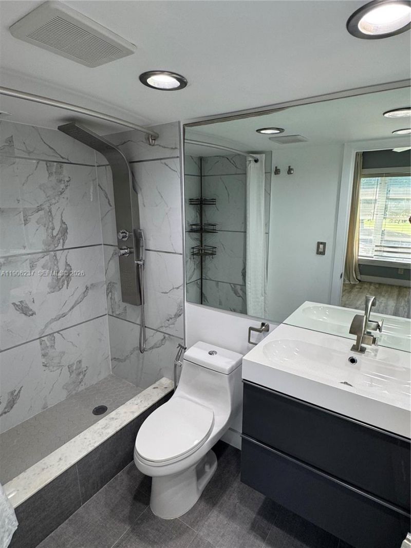 3300 N Palm Aire Dr, Unit 305, Pompano Beach, FL 33069 Photo