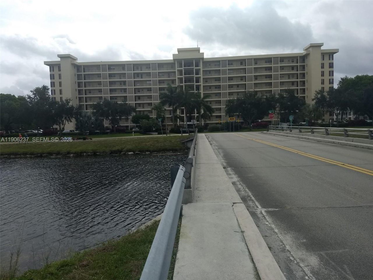 3300 N Palm Aire Dr, Unit 305, Pompano Beach, FL 33069 Photo