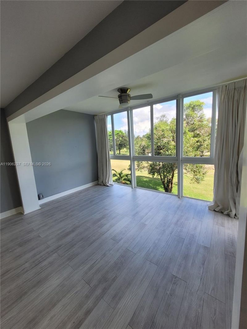 3300 N Palm Aire Dr, Unit 305, Pompano Beach, FL 33069 Photo