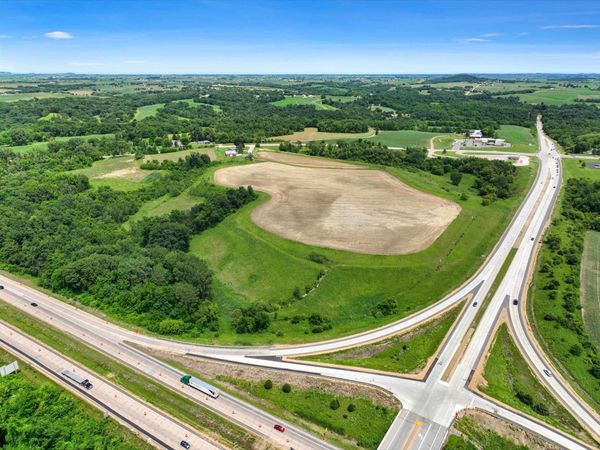 527 Badger Road, Hazel Green, WI 53811