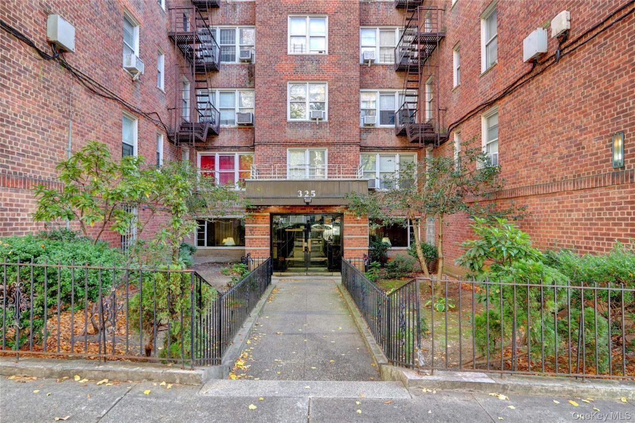 325 E 201st Street, Unit 3J, Bronx, NY 10458 Main Photo
