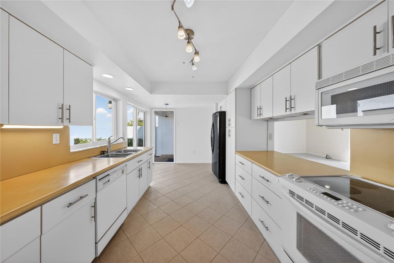 11530 SW 83rd Terrace, Miami, FL 33173 Photo