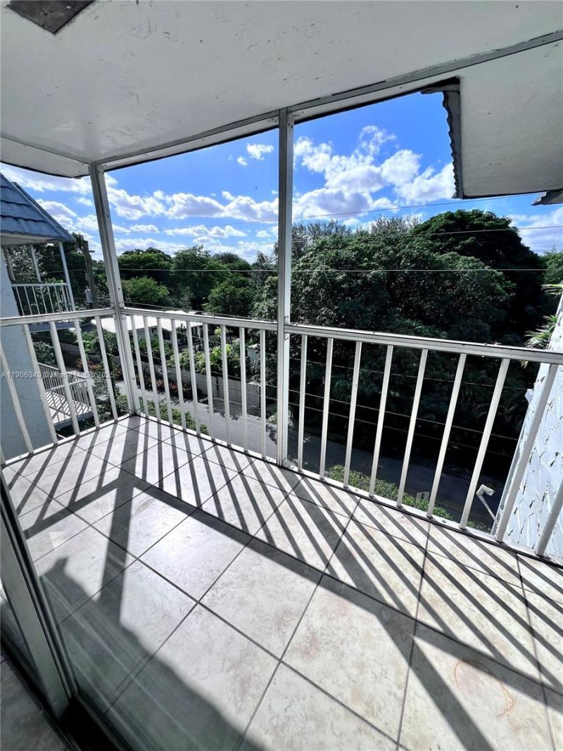 12290 NE 11th Ct, Unit 305, North Miami, FL 33161 Photo