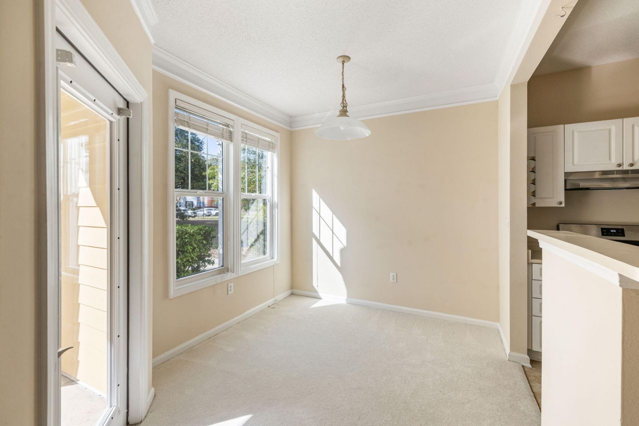 1914 Chatelain Way Photo 10