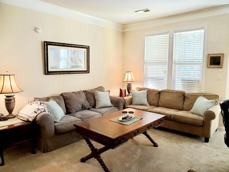 1914 Chatelain Way Photo 4