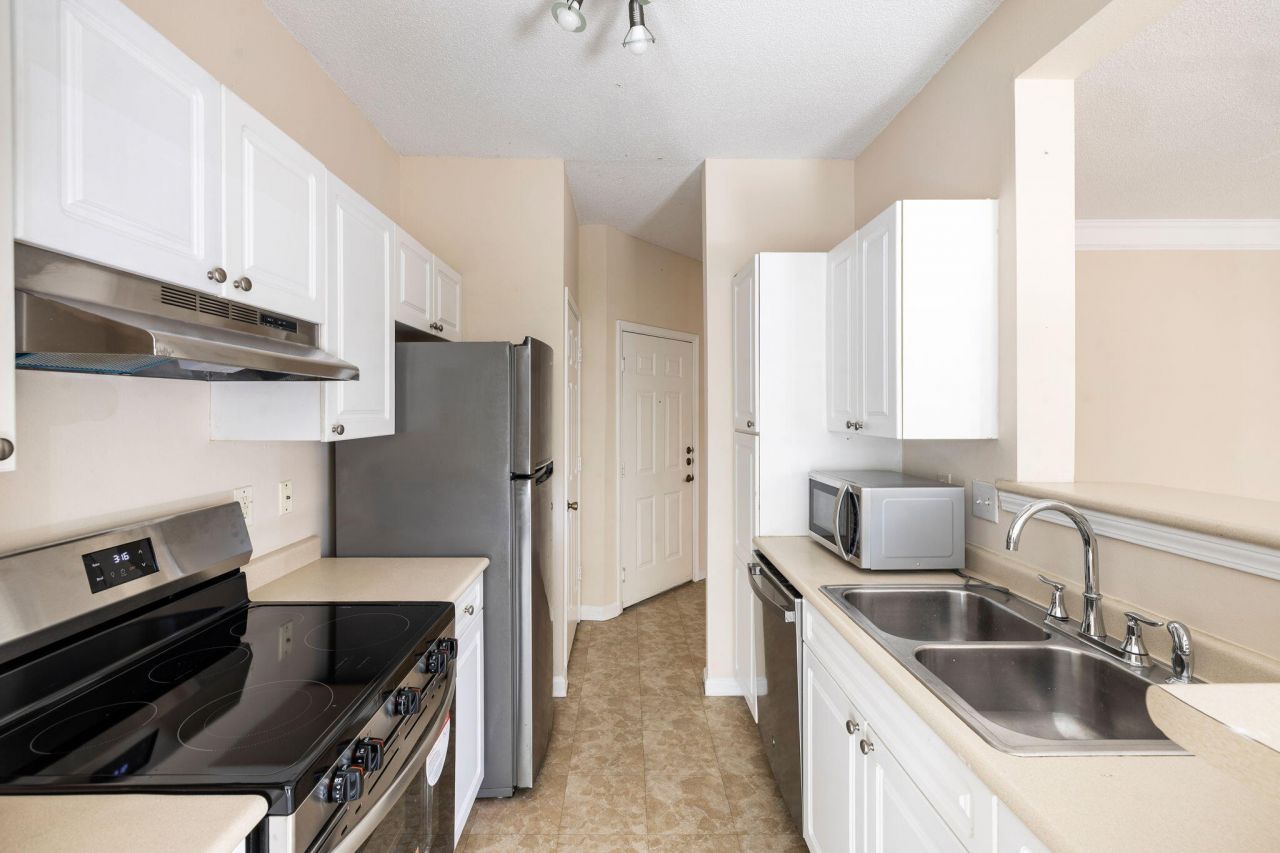 1914 Chatelain Way Photo 8