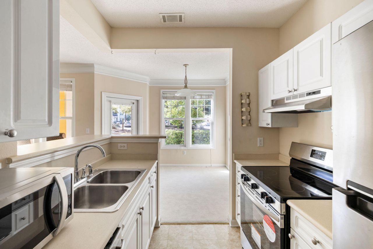 1914 Chatelain Way Photo 9