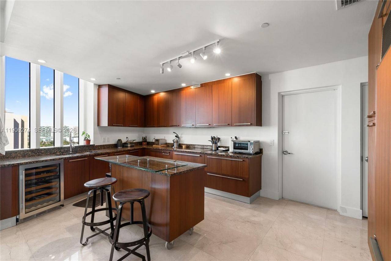 15901 Collins Ave, Unit 1206, Sunny Isles Beach, FL 33160 Photo