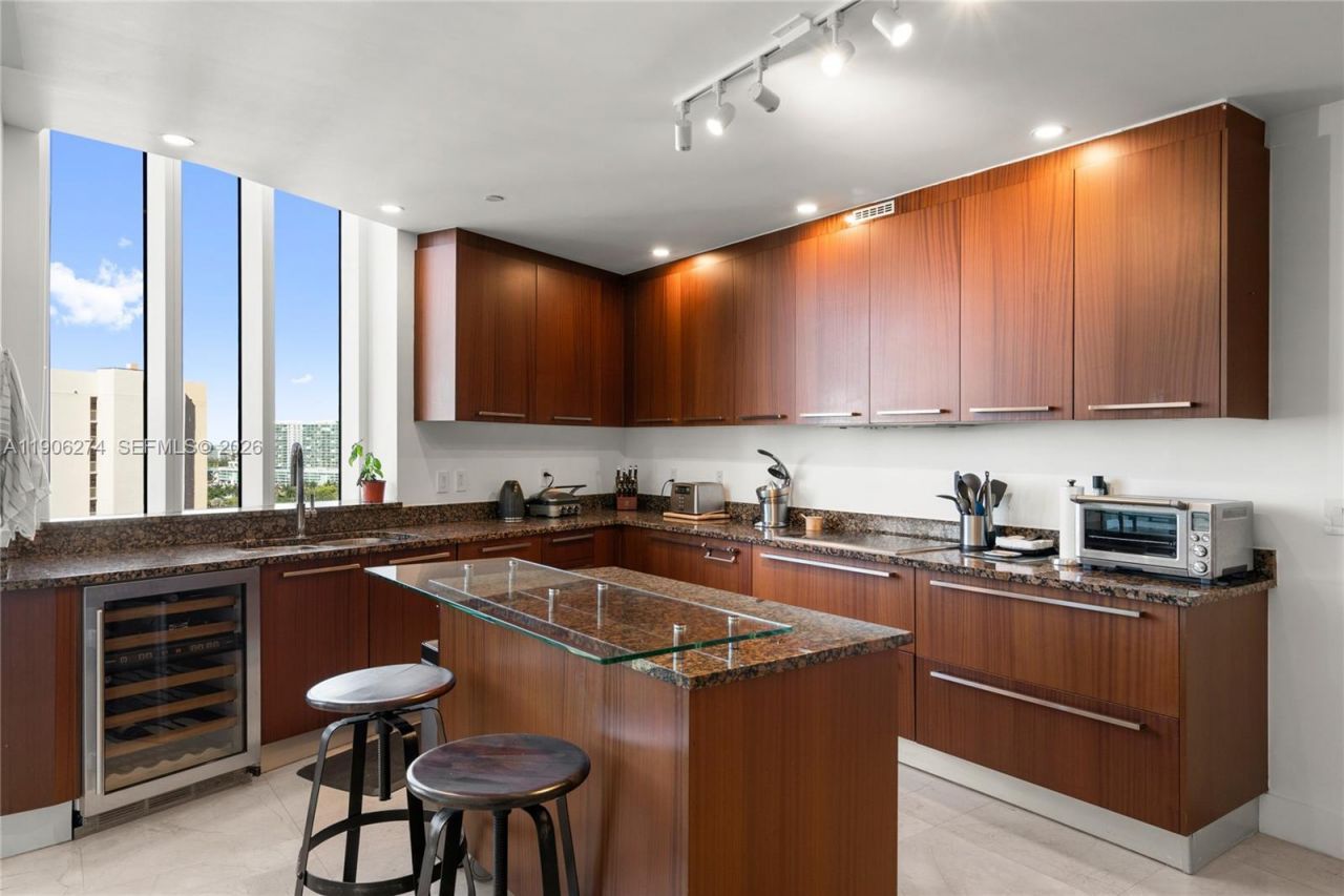 15901 Collins Ave, Unit 1206, Sunny Isles Beach, FL 33160 Photo