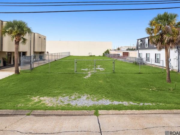 Edenborn Ave, Metairie, LA 70002