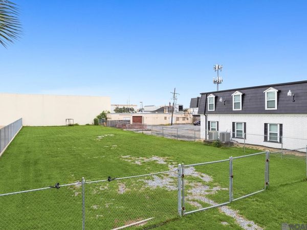 Edenborn Ave, Metairie, LA 70002