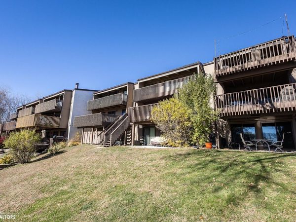 2700 N Shore Drive, Unit G24, Clear Lake, IA 50428