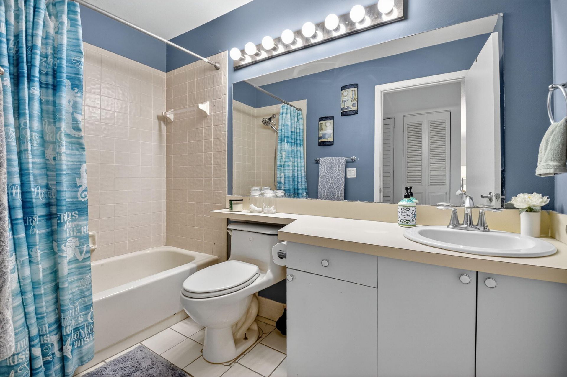 211 Meadows Drive, Boynton Beach, FL 33436 Photo