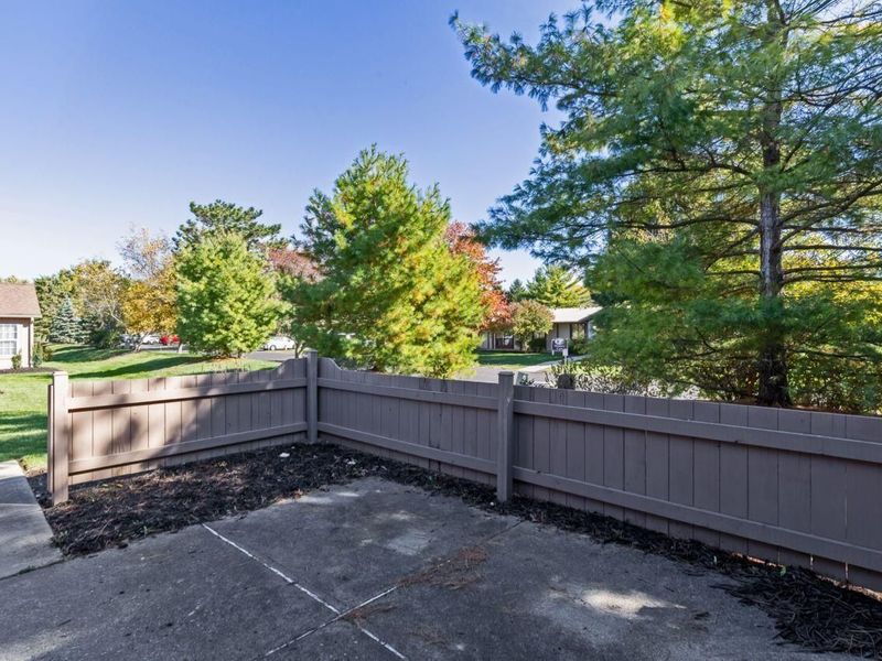 2481 Timbers Edge Lane, Unit 2481, Columbus, OH 43235 Photo 5