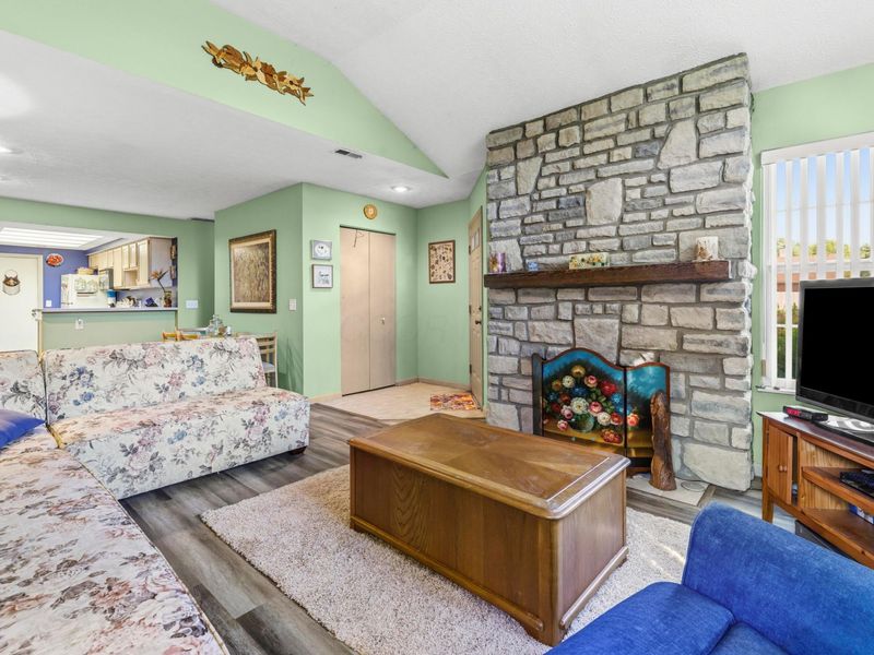 2481 Timbers Edge Lane, Unit 2481, Columbus, OH 43235 Photo 7