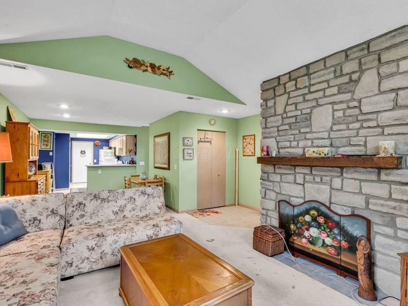 2481 Timbers Edge Lane, Unit 2481, Columbus, OH 43235 Photo 8